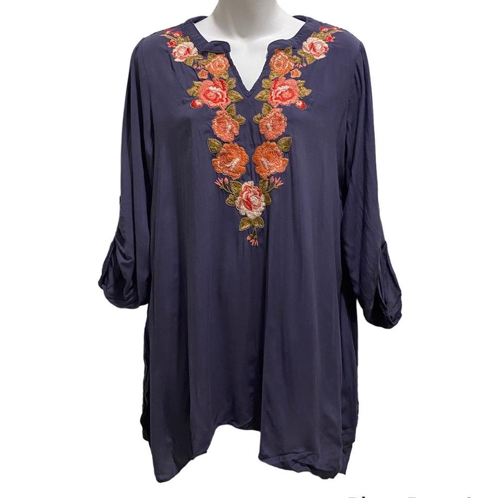 Women's Andree By Unit Black Velvet Embroidered V-neck Roll Up Sleeve Top Sz S